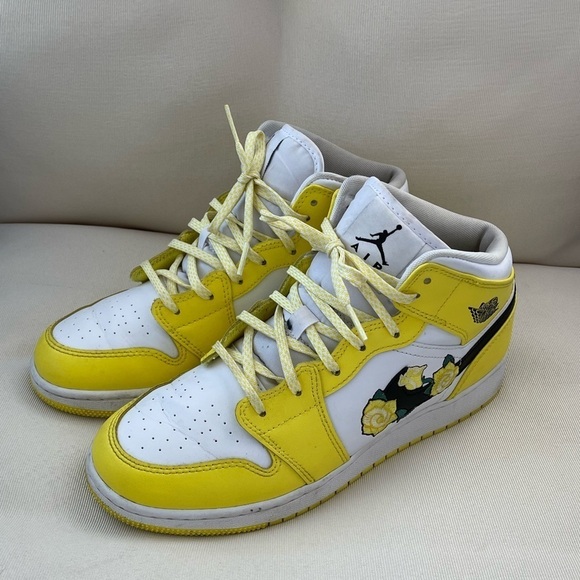 Air Jordan 1 Mid SE GS 'Rose Patch Dynamic - Picture 2 of 10